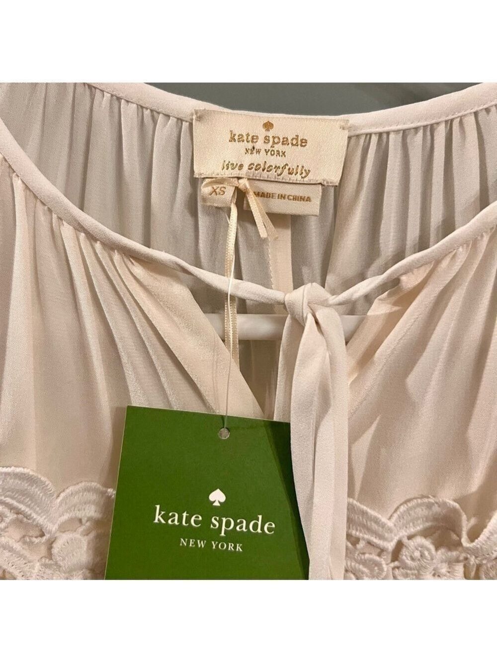 Kate SPADE New York Rambling Roses collection silk blouse. Size XS - Picture 9 of 10